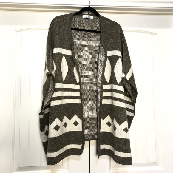 Boutique T.C. Elli’s Sweater Cardigan Poncho - Picture 1 of 6